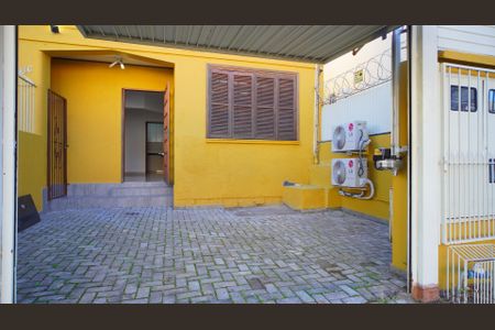 Casa para alugar com 75m², 2 quartos e 1 vaga Casa para alugar com 75m², 2 quartos e 1 vagaFachada