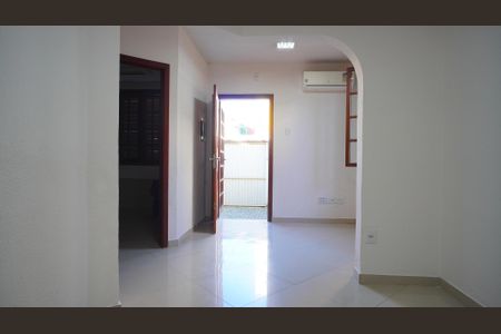 Casa para alugar com 75m², 2 quartos e 1 vaga Casa para alugar com 75m², 2 quartos e 1 vagaSala