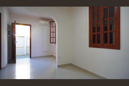 Sala  de casa para alugar com 2 quartos, 75m² em Santa Maria Goretti, Porto Alegre