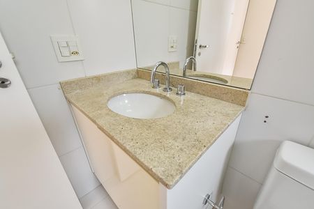 Apartamento à venda com 76m², 2 quartos e 2 vagas Apartamento à venda com 76m², 2 quartos e 2 vagasBanheiro da suíte 1
