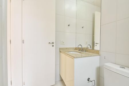 Apartamento à venda com 76m², 2 quartos e 2 vagas Apartamento à venda com 76m², 2 quartos e 2 vagasBanheiro da suíte 1