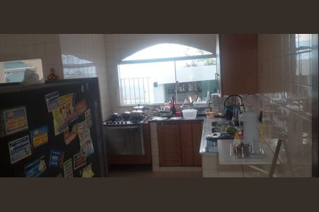 Casa de condomínio à venda com 317m², 6 quartos e 4 vagas Casa de condomínio à venda com 317m², 6 quartos e 4 vagasCozinha