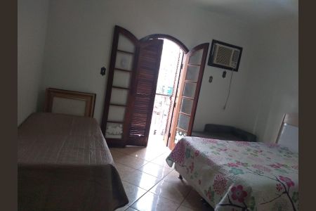 Casa de condomínio à venda com 317m², 6 quartos e 4 vagas Casa de condomínio à venda com 317m², 6 quartos e 4 vagasQuarto