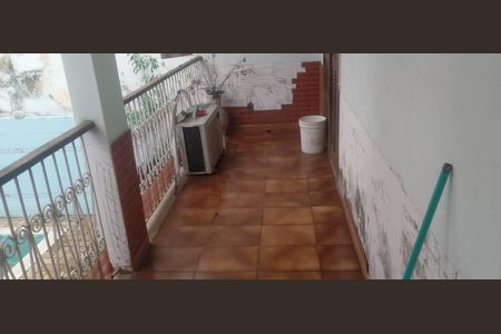 Casa de condomínio à venda com 317m², 6 quartos e 4 vagas Casa de condomínio à venda com 317m², 6 quartos e 4 vagasVaranda