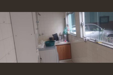 Casa de condomínio à venda com 317m², 6 quartos e 4 vagas Casa de condomínio à venda com 317m², 6 quartos e 4 vagasÁrea de Serviço