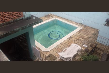 Casa de condomínio à venda com 317m², 6 quartos e 4 vagas Casa de condomínio à venda com 317m², 6 quartos e 4 vagasÁrea externa