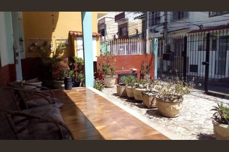 Casa de condomínio à venda com 317m², 6 quartos e 4 vagas Casa de condomínio à venda com 317m², 6 quartos e 4 vagasÁrea externa