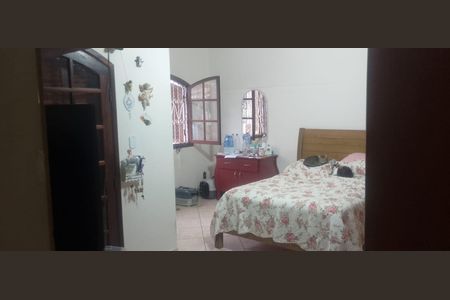 Casa de condomínio à venda com 317m², 6 quartos e 4 vagas Casa de condomínio à venda com 317m², 6 quartos e 4 vagasQuarto