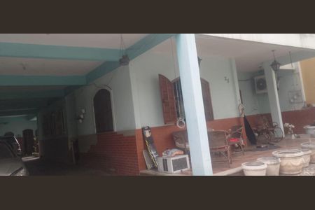Casa de condomínio à venda com 317m², 6 quartos e 4 vagas Casa de condomínio à venda com 317m², 6 quartos e 4 vagasÁrea externa