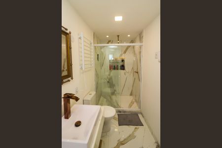 Apartamento à venda com 180m², 3 quartos e 2 vagas Apartamento à venda com 180m², 3 quartos e 2 vagasBanheiro da Suíte 2