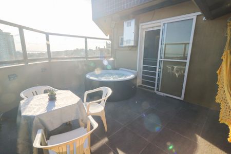 Apartamento à venda com 180m², 3 quartos e 2 vagas Apartamento à venda com 180m², 3 quartos e 2 vagasTerraço