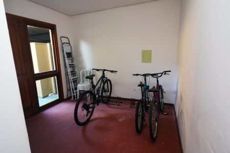 Apartamento à venda com 180m², 3 quartos e 2 vagas Apartamento à venda com 180m², 3 quartos e 2 vagasBicicletário