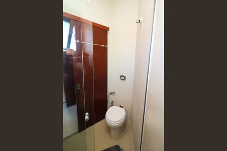 Apartamento à venda com 180m², 3 quartos e 2 vagas Apartamento à venda com 180m², 3 quartos e 2 vagasBanheiro da Suíte 1
