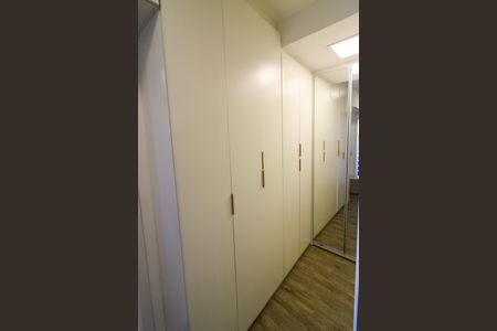 Apartamento à venda com 180m², 3 quartos e 2 vagas Apartamento à venda com 180m², 3 quartos e 2 vagasCloset da suíte 2