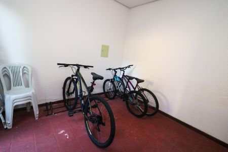 Apartamento à venda com 180m², 3 quartos e 2 vagas Apartamento à venda com 180m², 3 quartos e 2 vagasBicicletário