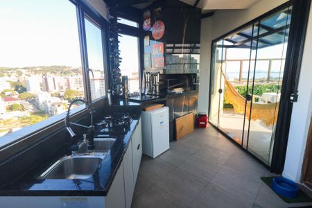 Apartamento à venda com 180m², 3 quartos e 2 vagas Apartamento à venda com 180m², 3 quartos e 2 vagasVaranda gourmet