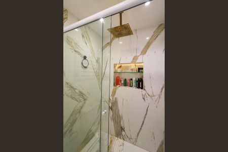 Apartamento à venda com 180m², 3 quartos e 2 vagas Apartamento à venda com 180m², 3 quartos e 2 vagasBanheiro da Suíte 2
