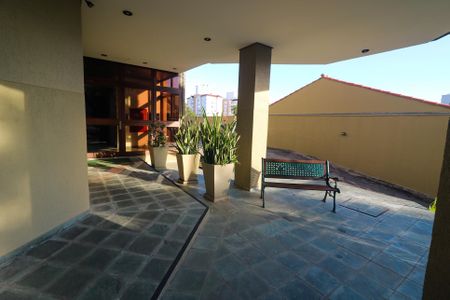 Apartamento à venda com 180m², 3 quartos e 2 vagas Apartamento à venda com 180m², 3 quartos e 2 vagasÁrea comum - Hall de entrada