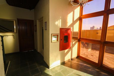 Apartamento à venda com 180m², 3 quartos e 2 vagas Apartamento à venda com 180m², 3 quartos e 2 vagasÁrea comum - Hall de entrada