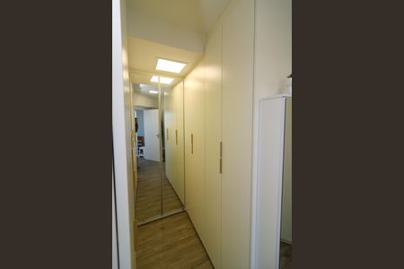 Apartamento à venda com 180m², 3 quartos e 2 vagas Apartamento à venda com 180m², 3 quartos e 2 vagasCloset da suíte 2
