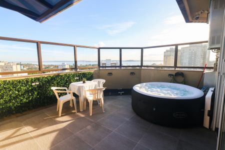 Apartamento à venda com 180m², 3 quartos e 2 vagas Apartamento à venda com 180m², 3 quartos e 2 vagasTerraço