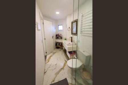 Apartamento à venda com 180m², 3 quartos e 2 vagas Apartamento à venda com 180m², 3 quartos e 2 vagasBanheiro da Suíte 2