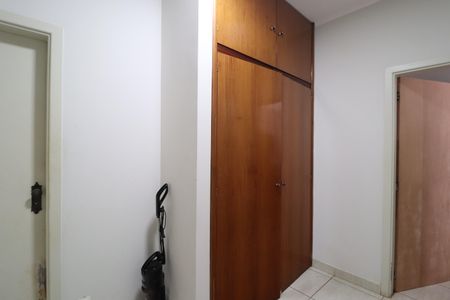 Casa para alugar com 367m², 3 quartos e 8 vagasCorredor - Armário