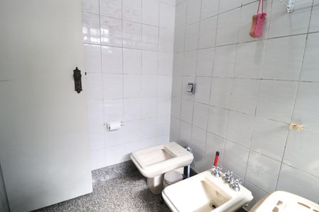 Casa para alugar com 367m², 3 quartos e 8 vagasBanheiro do Quarto 1