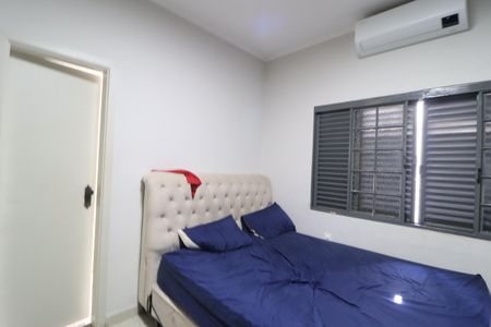 Quarto 1 - Suíte de casa para alugar com 3 quartos, 367m² em Cidade Jardim, Uberlândia