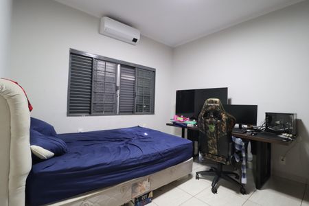 Quarto 1 - Suíte de casa para alugar com 3 quartos, 367m² em Cidade Jardim, Uberlândia