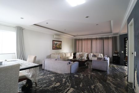 Sala de casa para alugar com 3 quartos, 367m² em Cidade Jardim, Uberlândia