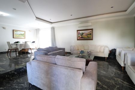 Sala de casa para alugar com 3 quartos, 367m² em Cidade Jardim, Uberlândia