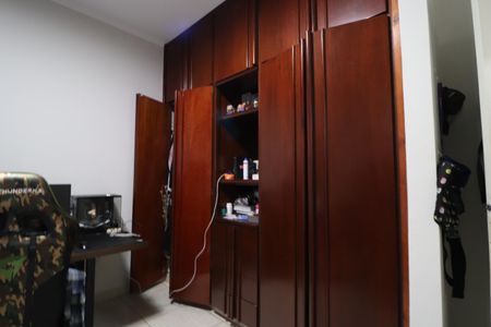 Quarto 1 - Suíte de casa para alugar com 3 quartos, 367m² em Cidade Jardim, Uberlândia
