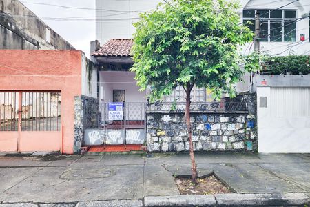 Casa à venda com 124m², 3 quartos e 1 vaga Casa à venda com 124m², 3 quartos e 1 vagaFachada