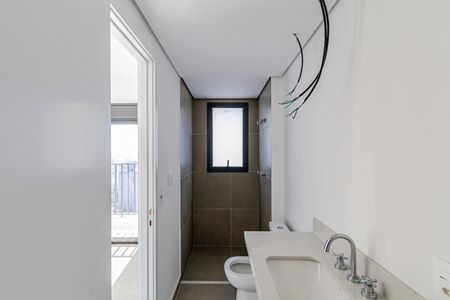Apartamento à venda com 120m², 3 quartos e 2 vagasBanheiro do quarto 1 Suíte