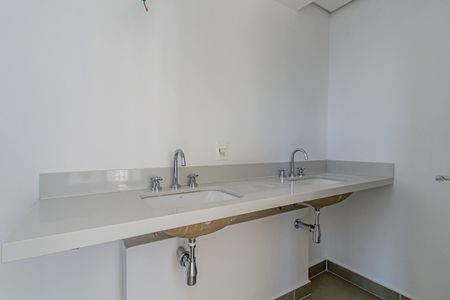 Apartamento à venda com 120m², 3 quartos e 2 vagasBanheiro do quarto 1 Suíte