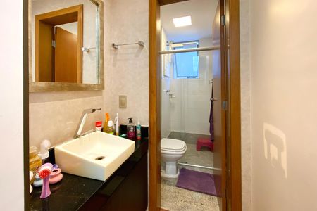 Apartamento à venda com 119m², 4 quartos e 2 vagasBanheiro