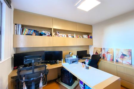 Apartamento à venda com 119m², 4 quartos e 2 vagasQuarto 4