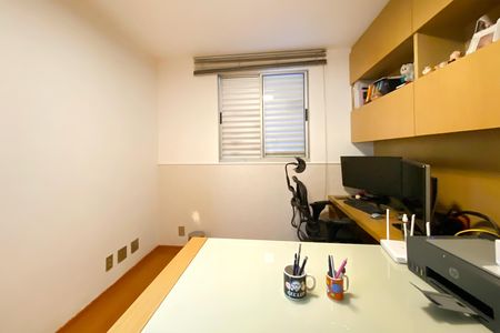 Apartamento à venda com 119m², 4 quartos e 2 vagasQuarto 4