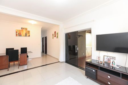 Casa à venda com 4 quartos, 200m² em Diamante, Belo Horizonte