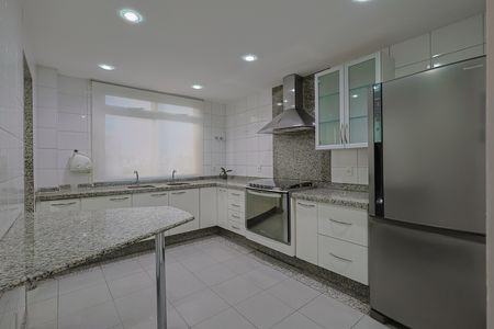 Apartamento à venda com 259m², 4 quartos e 3 vagas
