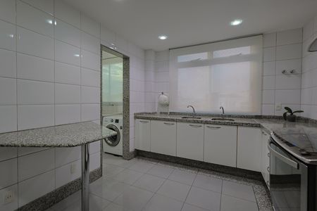 Apartamento à venda com 4 quartos, 259m² em Nova Floresta, Belo Horizonte