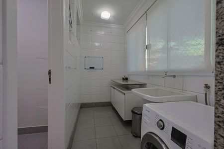 Apartamento à venda com 4 quartos, 259m² em Nova Floresta, Belo Horizonte