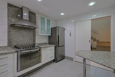 Apartamento à venda com 4 quartos, 259m² em Nova Floresta, Belo Horizonte