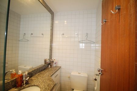 Apartamento à venda com 98m², 3 quartos e 2 vagasBanheiro da Suite