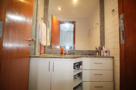 Apartamento à venda com 98m², 3 quartos e 2 vagasBanheiro da Suite
