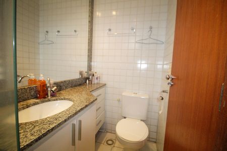 Apartamento à venda com 98m², 3 quartos e 2 vagasBanheiro da Suite