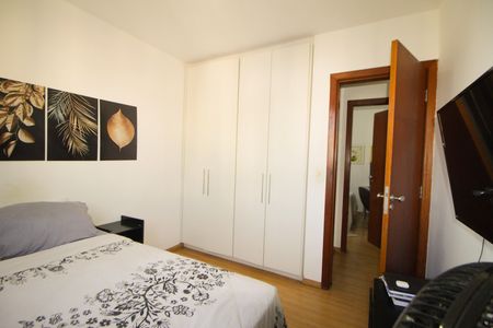 Apartamento à venda com 98m², 3 quartos e 2 vagasQuarto 02