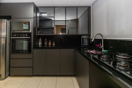 Cozinha de apartamento para alugar com 3 quartos, 135m² em Passo d’Areia, Porto Alegre