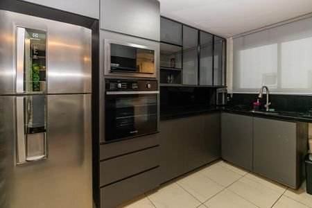 Cozinha de apartamento para alugar com 3 quartos, 135m² em Passo d’Areia, Porto Alegre